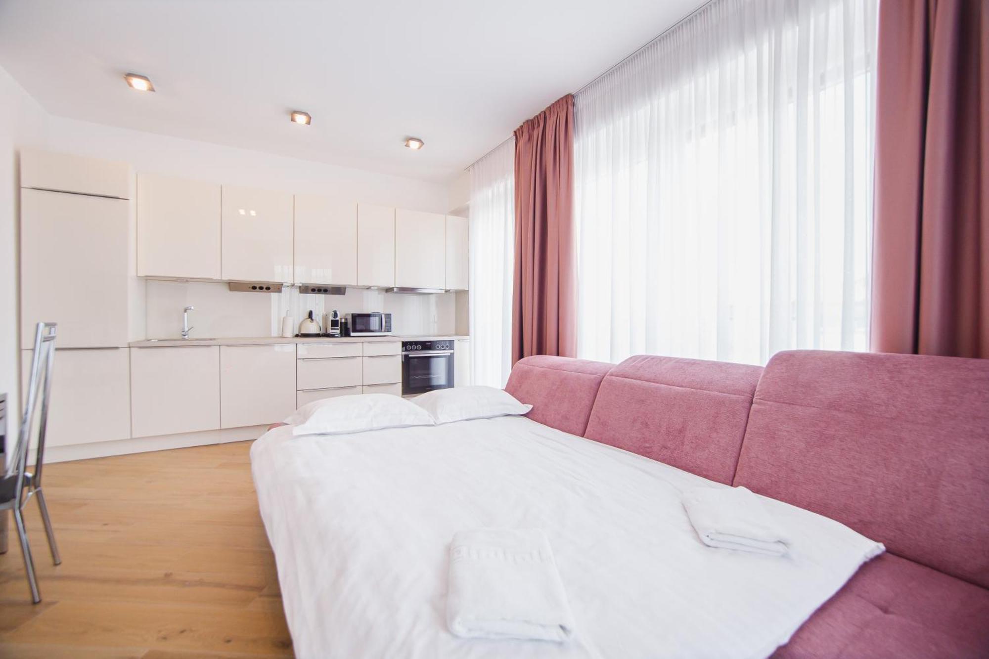 Pink Sahara at EAS Residence Oradea Bagian luar foto
